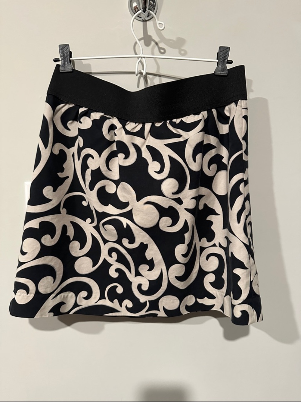 🔥 3/$10 BUNDLE DEAL! 🔥LOFT Black Skirt with Cream Scroll Print